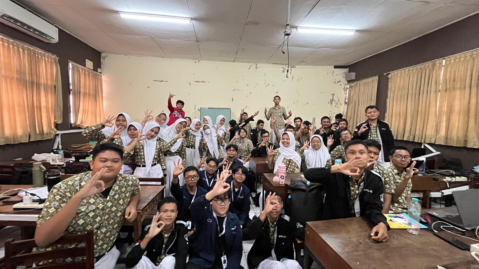 Foto bersama peserta didik